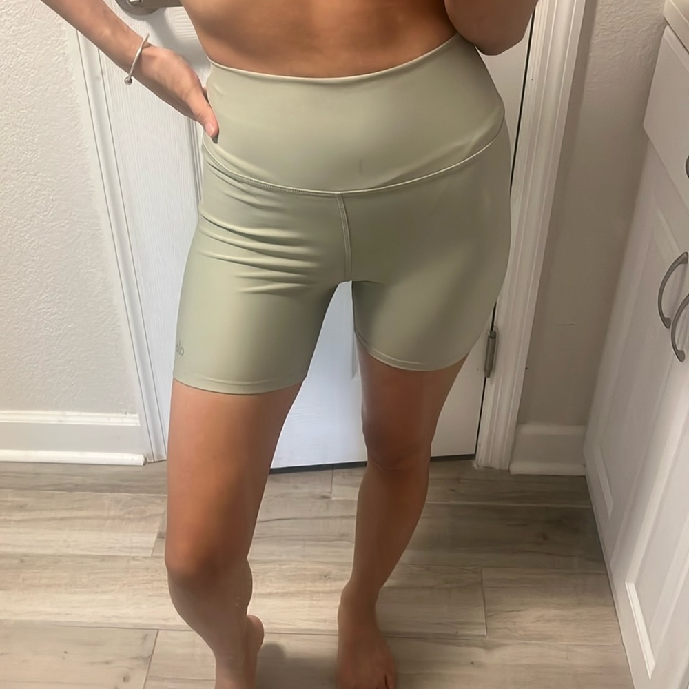 Alo Yoga airlift biker shorts - size small - sage green